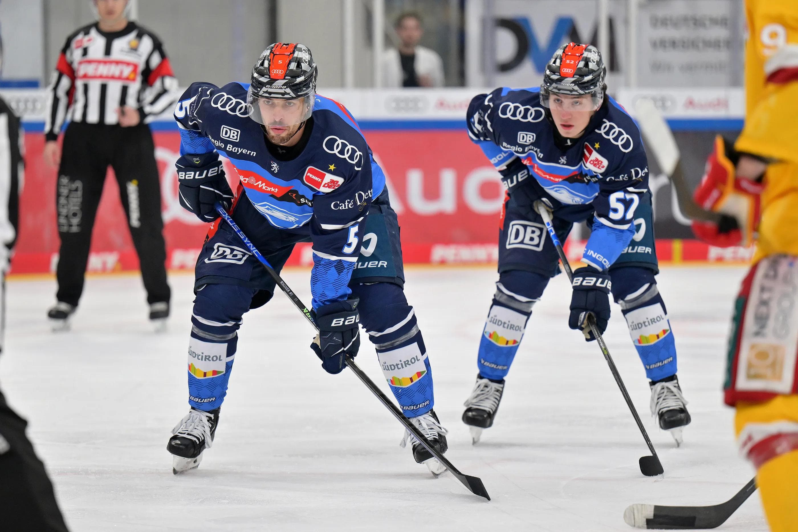 Das nächste Derby vor Augen. Die Panther mit Fabio Wagner (li.) und Enrico Henriquez empfangen morgen Nürnberg.
Foto: Johannes Traub/JT-Presse.de
