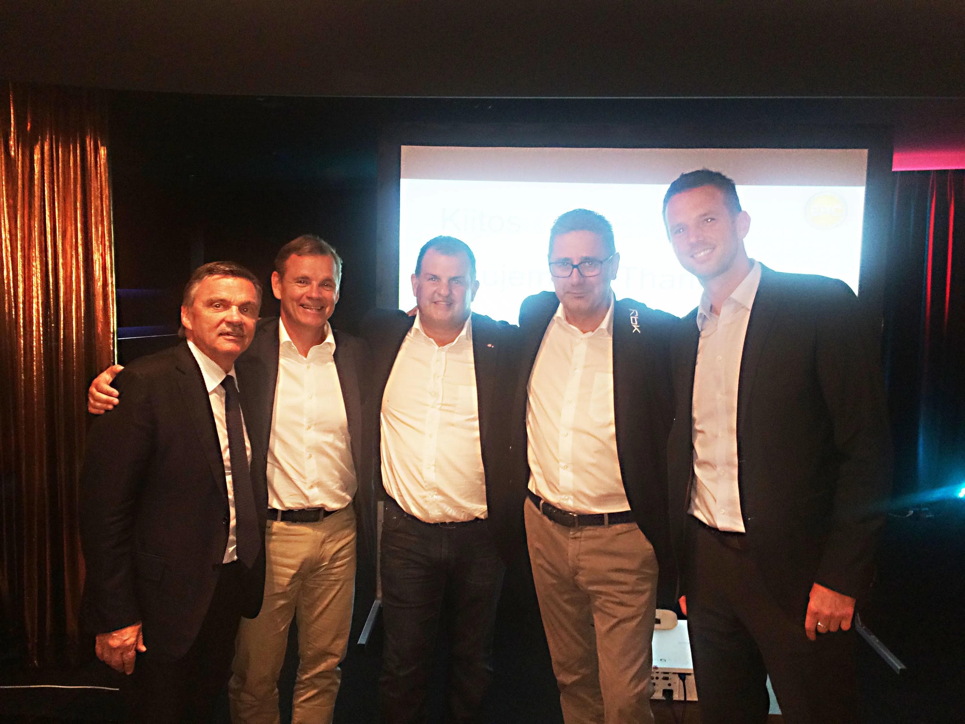 v.l.n.r.: René Fasel (IIHF), Hakan Loob (Vizepräsident E.H.C.), Marc Lüthi (Präsident E.H.C.), Jürgen Arnold (Vizepräsident E.H.C.),
Richard Lintner (E.H.C Board)