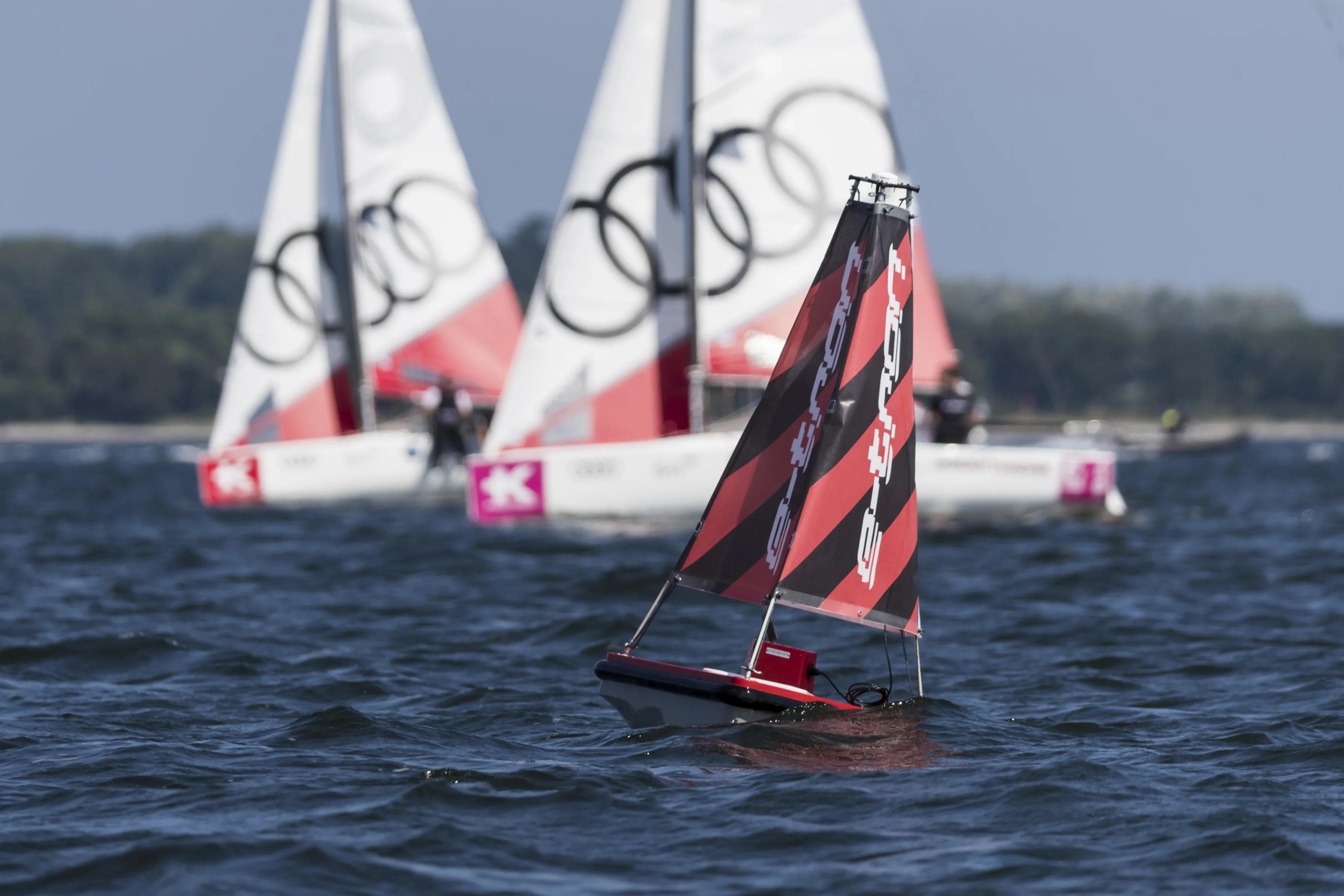 Weltneuheit: GPS-gesteuerte Boje beim e-tron Cup.

Audi AG / Richard Walch