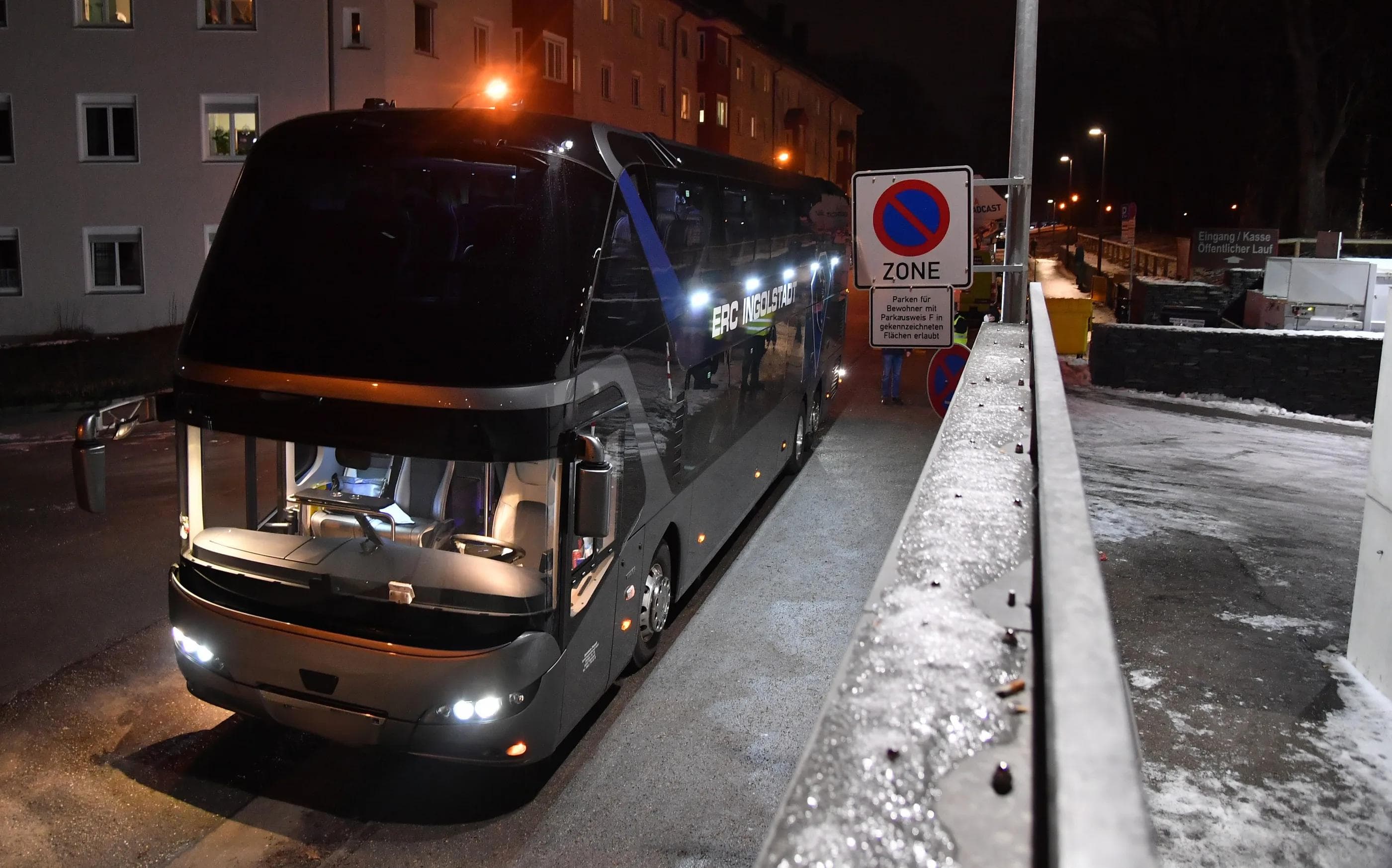 Auswärts in dem ERC-Mannschaftsbus vom Reisebüro Stempfl.
Foto: City-Press