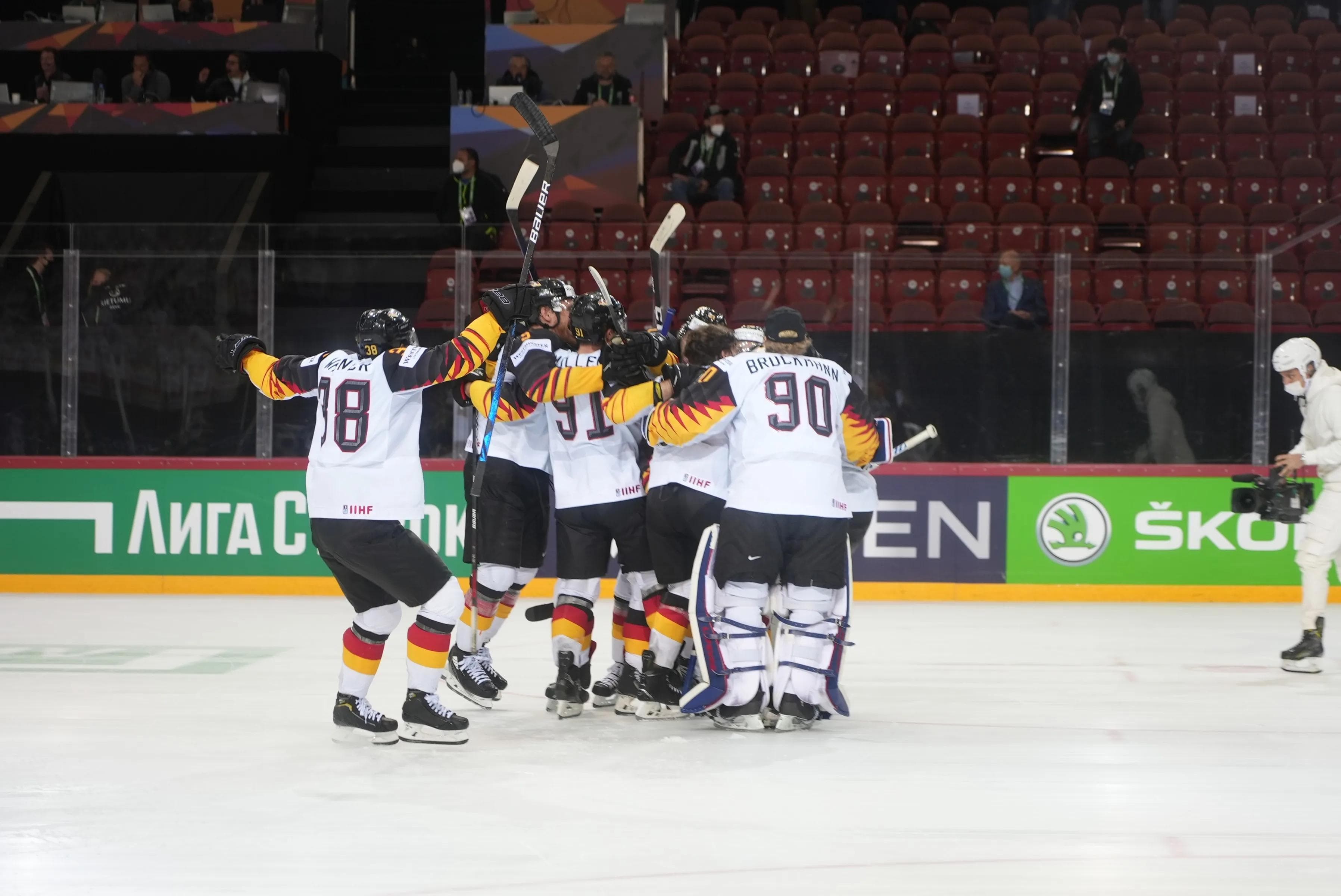 Die Nationalmannschaft will auch heute wieder Jubeln und erstmals ins WM-Finale einziehen.
Foto: DEB