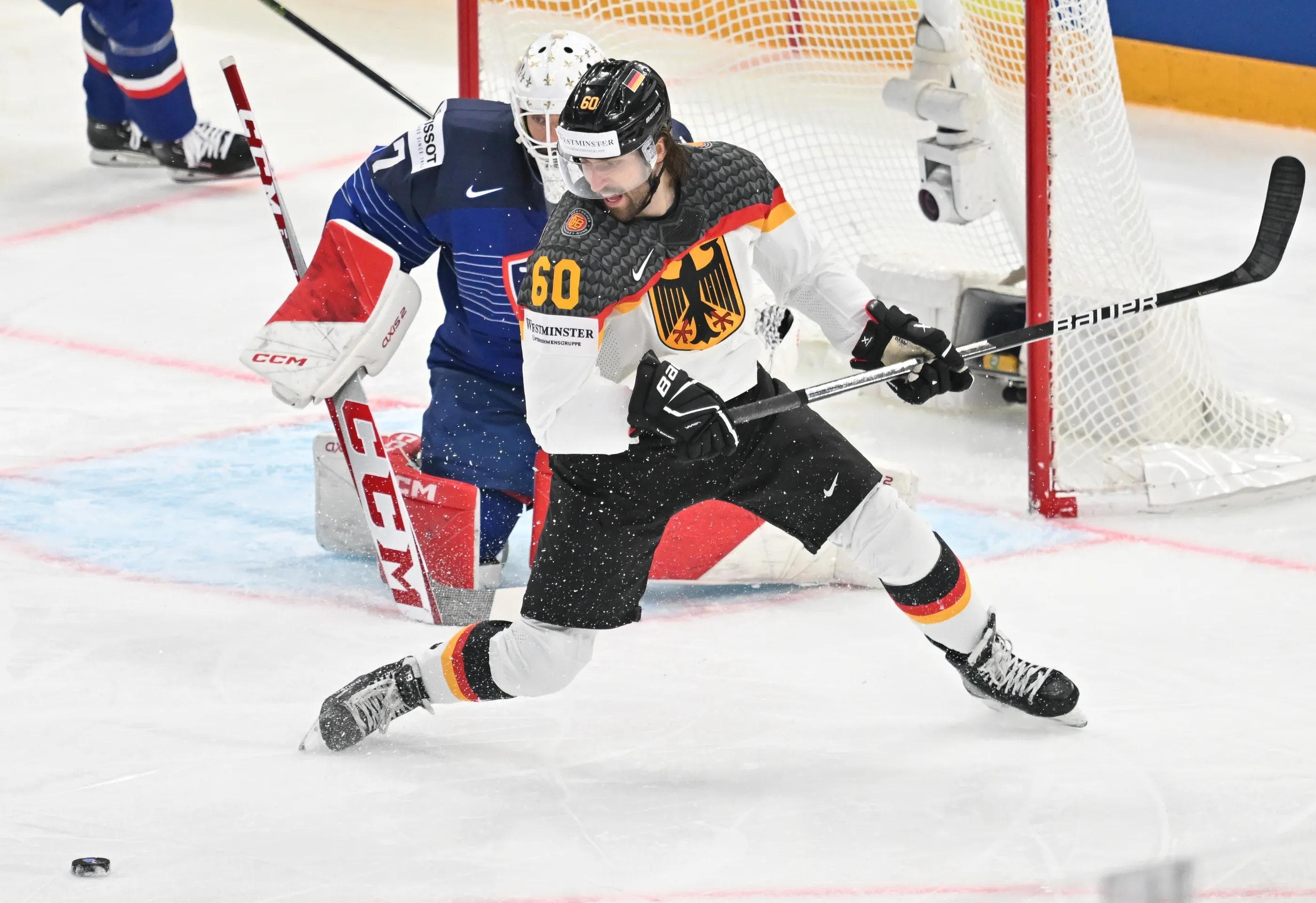 Für die Deutsche Eishockey-Nationalmannschaft um ERC-Stürmer Wojciech Stachowiak geht es heute Abend um Gold.
Foto: Birgit Häfner