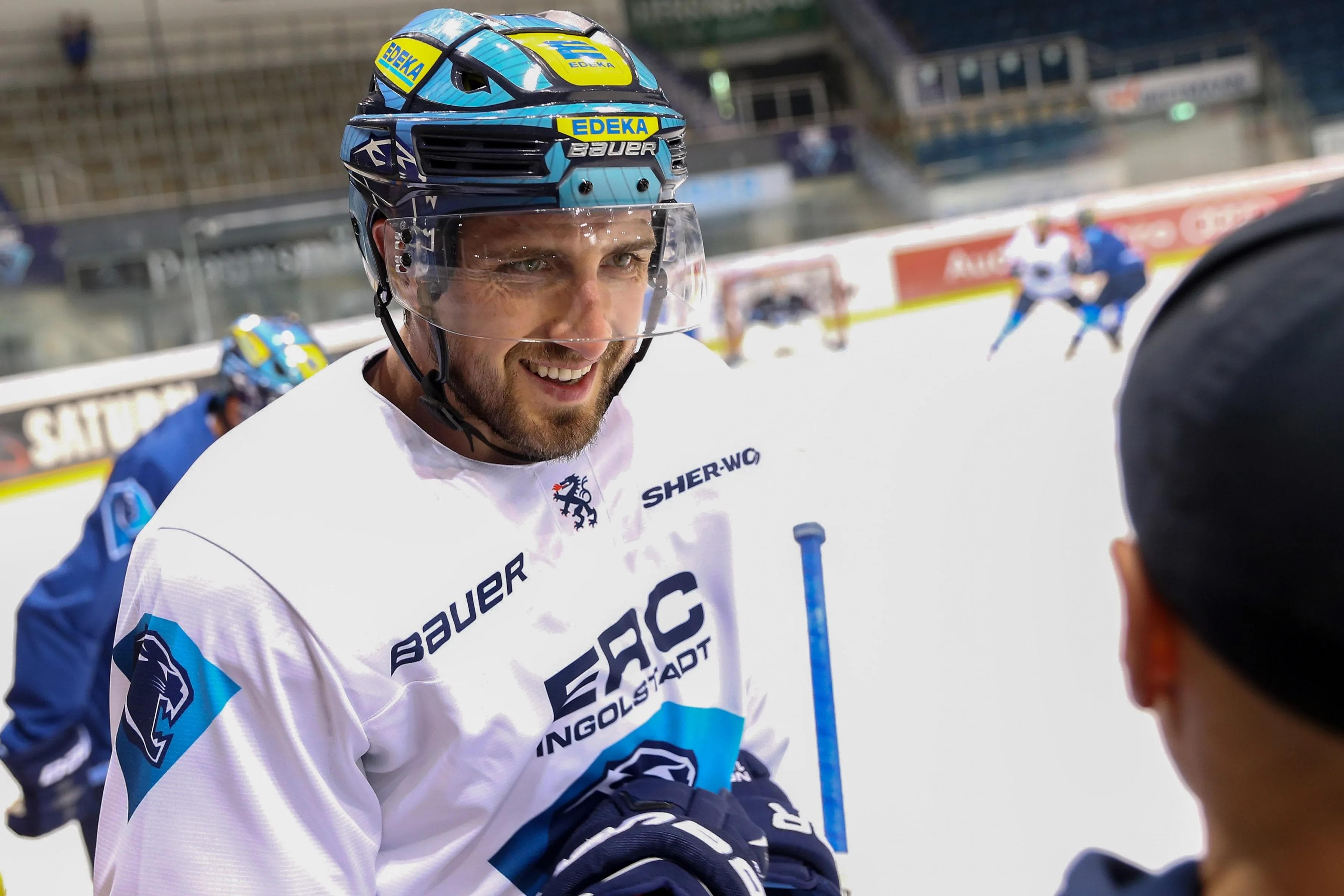 Matt Pelech beim Trainingsauftakt. Foto: Stefan Bösl / kbumm.de