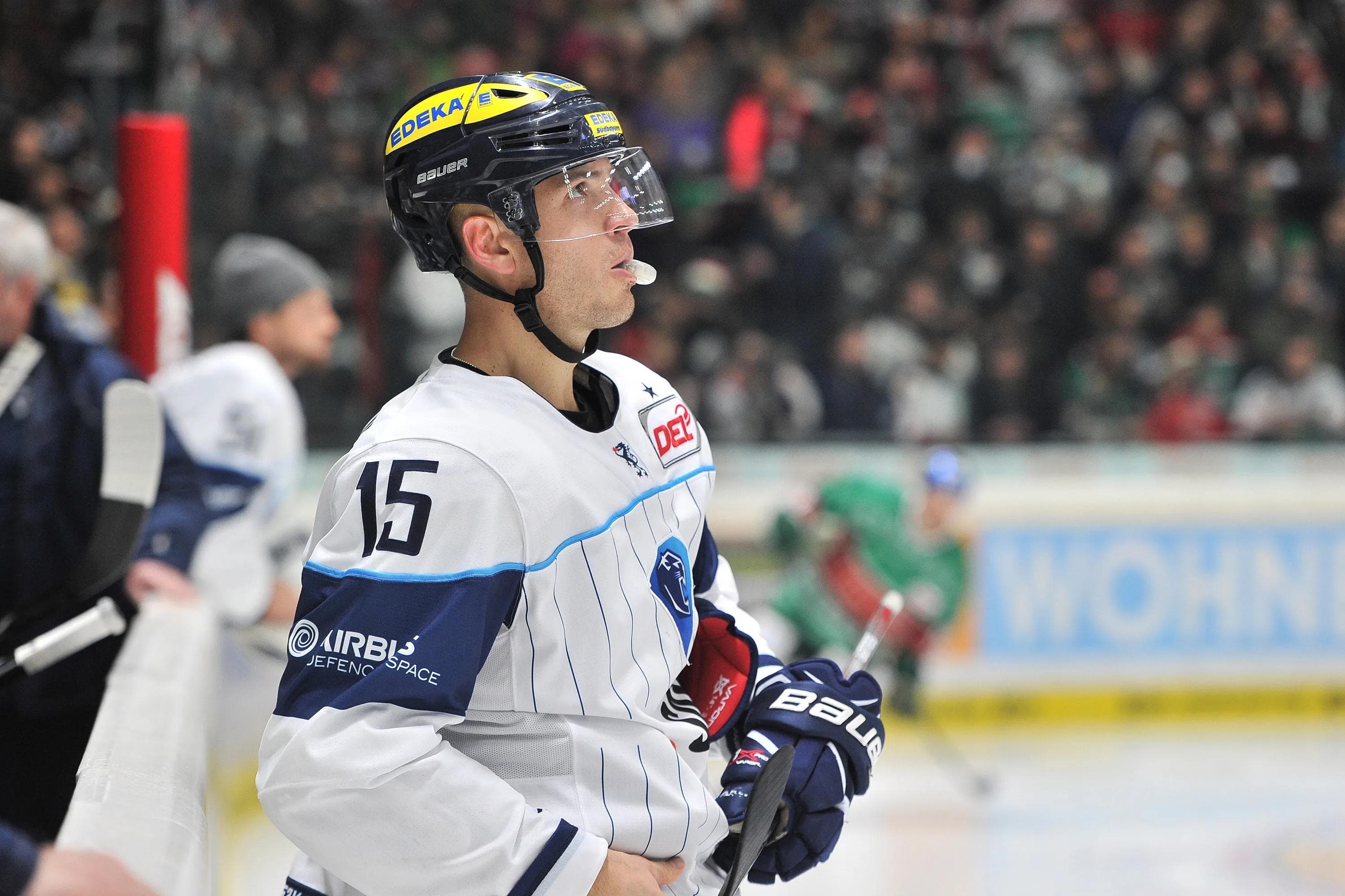 Kapitän John Laliberte hat sich beim Spiel gegen die DEG an der Hand verletzt. 

Foto: ST-Foto.de / Johannes TRAUB