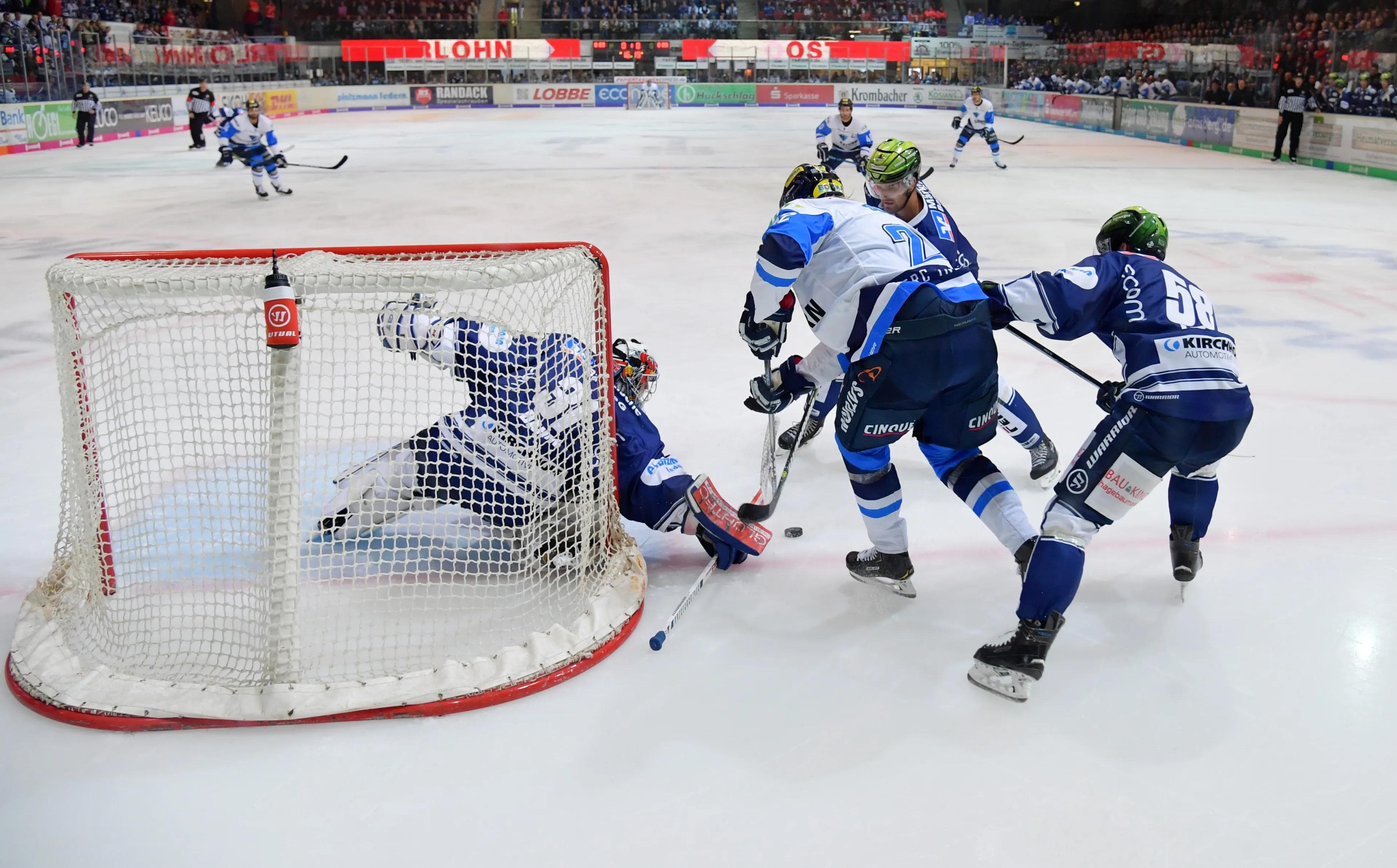 Ein Bild aus dem Hinspiel bei den Iserlohn Roosters. Foto: Jonas Brockmann / DEL-Photosharing