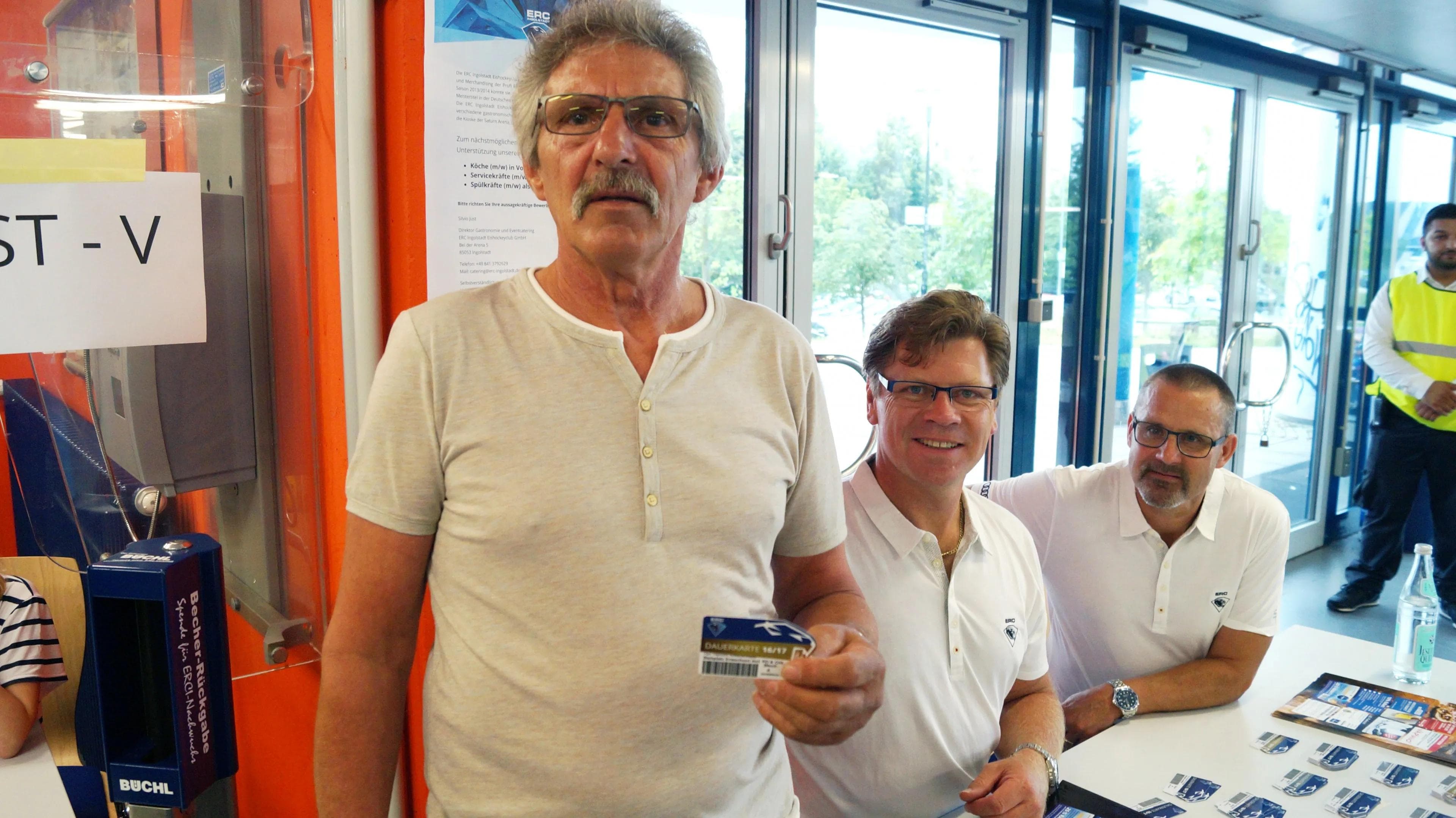 "Mit der Familie" geht Heinrich Scheuermeyer zu den Panthern (siehe Fließtext).