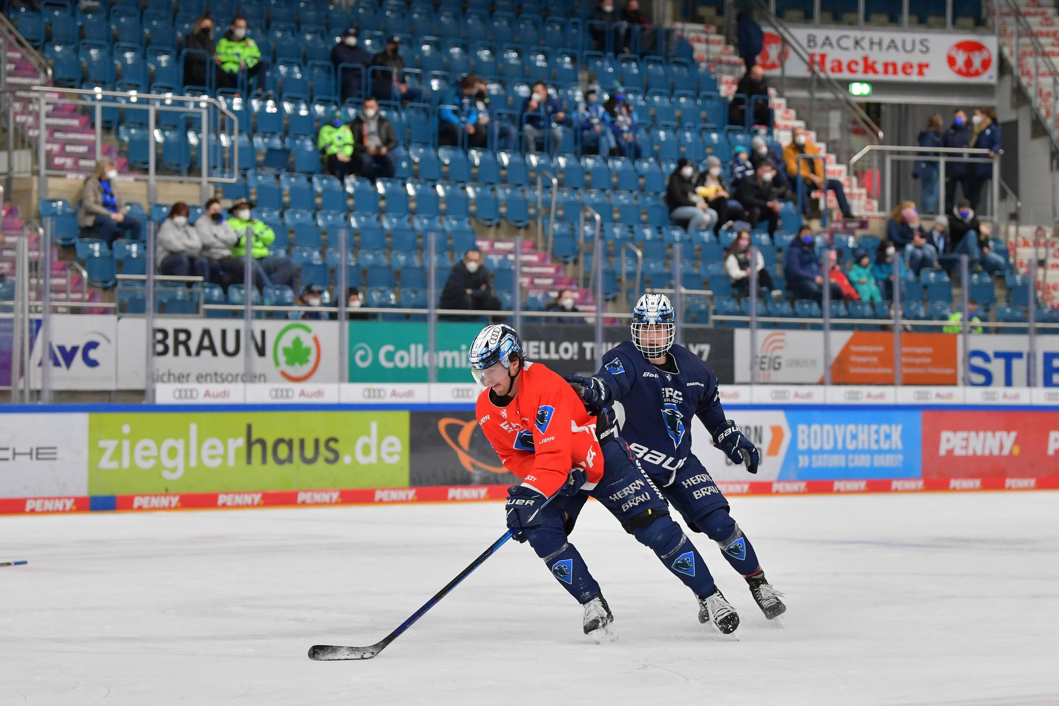 Das neue Team der Panther ist beim Showtraining für Dauerkartenbesitzer erstmals live in Action zu sehen.
Foto: Johannes Traub/JT-Presse.de