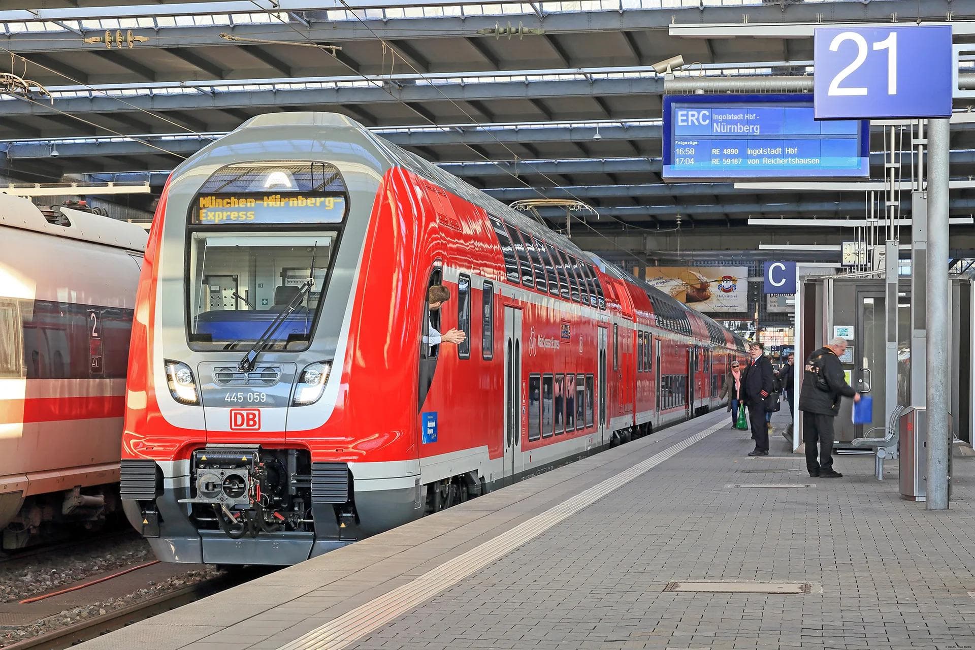 Mit der DB Regio Bayern nach Nürnberg und dann in den VIP Bereich der Eisarena. 

Foto: DB Regio Bayern