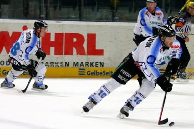 Cameron Mann besorgte auf Zuspiel von Chris Armstrong das 2:0