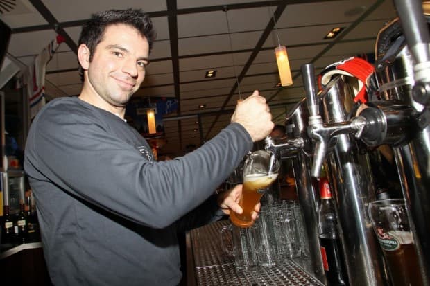 Foto: Bösl. Michael Waginer mit ungewohntem Job