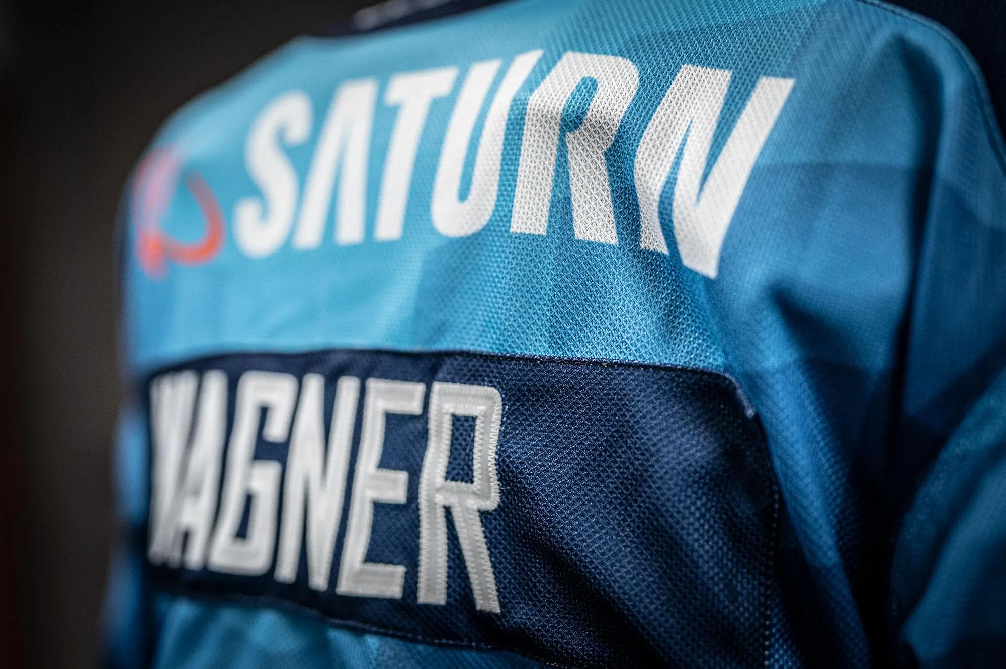 Beim Hometrikot ist der Name auf ein Nameplate gestickt.
Foto: Stefan Bösl